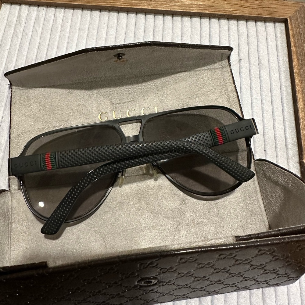 Selling men’s Gucci glasses model GG2252s
